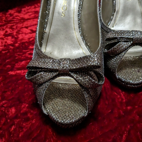 Sparkly champagne peep toe party shoes - put a bow on it! - Picture 7 of 8